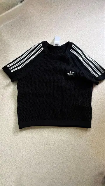 adidas 반팔 크롭 기장 메쉬 상의
