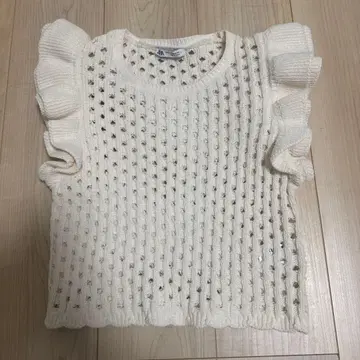 미사용 새상품 ZARA 슬리브리스 니트 프릴 화이트 M 사이즈 상의