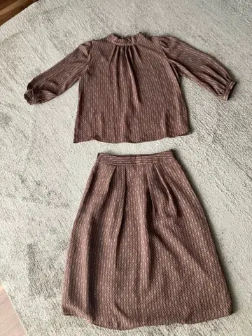 브라운 올 패턴 블라우스 스커트 셋업