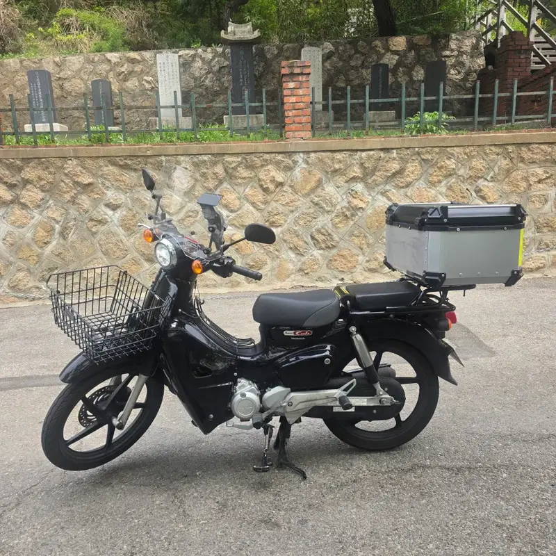 슈퍼커브 110cc 24년식 11000키로 판매합니다