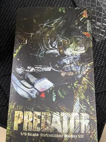 Hot Toys PREDATOR 1/6 Scale Figure