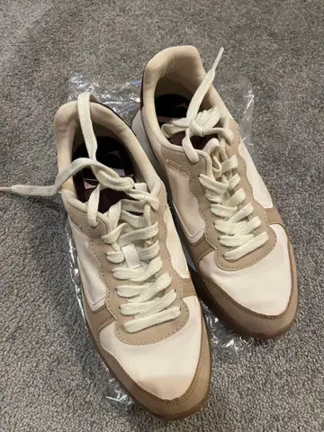 ZARA 스니커즈 베이지 계열 37 24cm