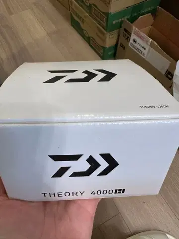 다이와 THEORY 4000H 스피닝 릴 본체