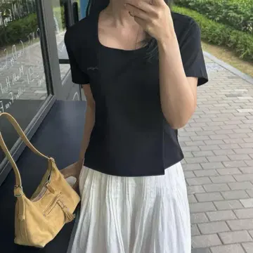 [ 미사용 새상품 ] 스퀘어 넥 T셔츠