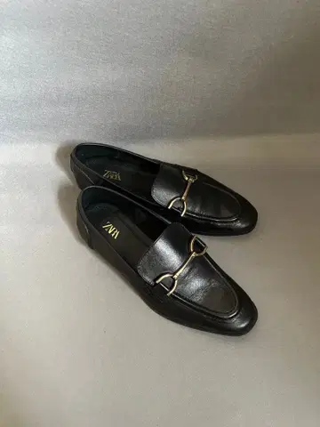 ZARA 플랫 소프트 가죽 로퍼
