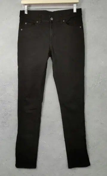 CHEAP MONDAY 스컬 버튼 스키니 데님 블랙