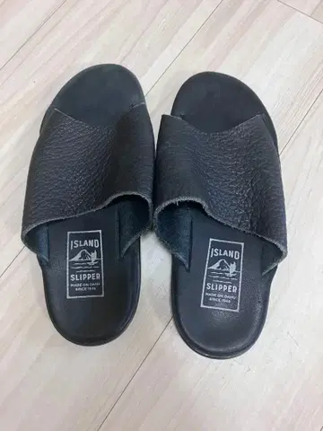 ISLAND SLIPPER 가죽 샌들 블랙 8 26cm