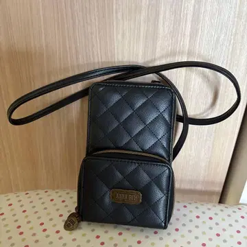 새상품급 ANNA SUI 스마트폰 숄더백 퀼팅 블랙