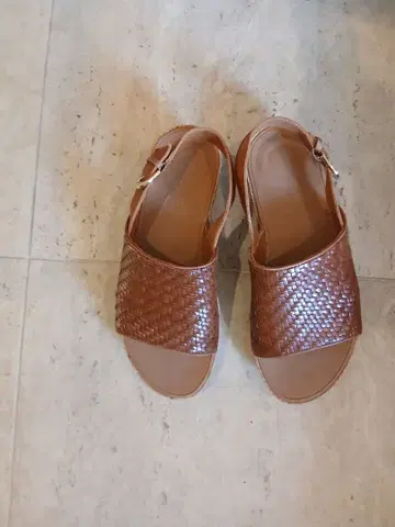 fit flop 뜨개질 디자인 스트랩 샌들 브라운