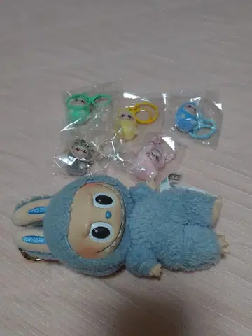 Labubu 봉제 인형과 키링 세트