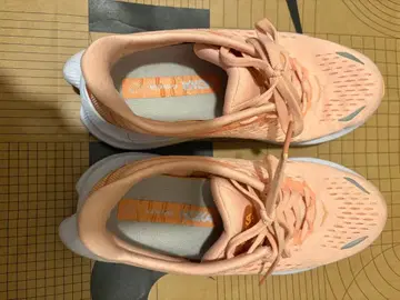 HOKA 러닝화 핑크