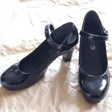 하이힐 블랙 에나멜 라운드토 스트랩 23.5cm 힐 신발 펌프스