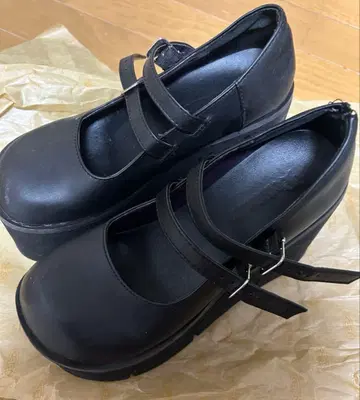 데모니아 멜리제인 슈즈 통굽 펌프스