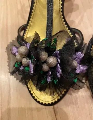 [ 세일 ] ANNA SUI 샌들 블랙 꽃 모티브