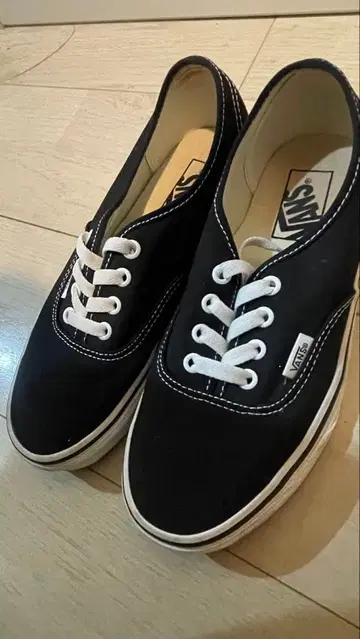 VANS AUTHENTIC 블랙 24cm 스니커즈