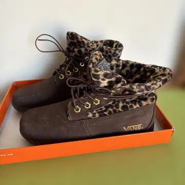 VANS 레오파드 무늬 보아 스니커즈 브라운