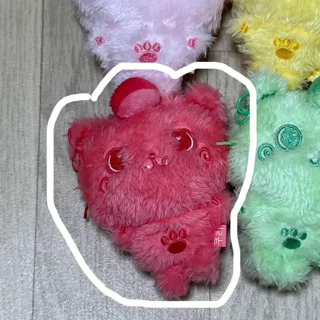(์์ฝ) ์์ํฐ ์์ ์ปฌ๋ฌ๋ ๋นจ๊ฐ ์ฟ ๋ฆฌ