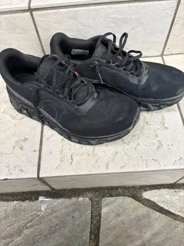 온 on 클라우드몬스터 27.5cm 올블랙