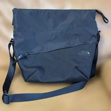 THE NORTH FACE 더 노스 페이스 숄더백 블랙