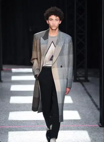 Paul Smith T셔츠 그레이 삼각형 프린트 M사이즈