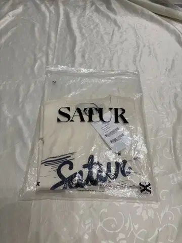 미사용 새상품 한국 SATUR 세터 티셔츠