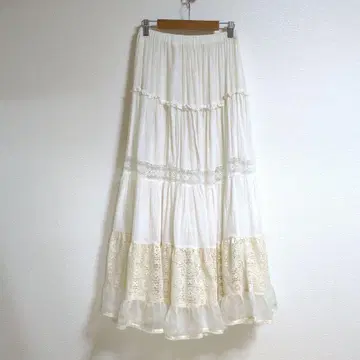 화이트 레이스 절개 플레어 롱 페치 스커트