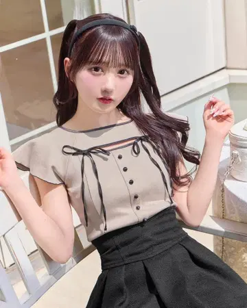 미셸 마카롱 더블 플레어 슬리브 리본 상의 베이지 XS 사이즈