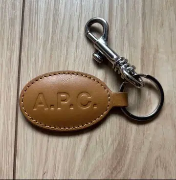 A.P.C. 가죽 키링 카멜