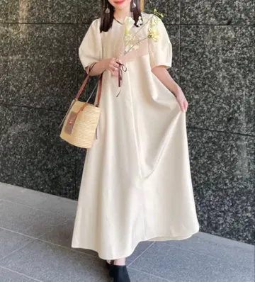 hinari 소매 턱 플레어 원피스 베이지