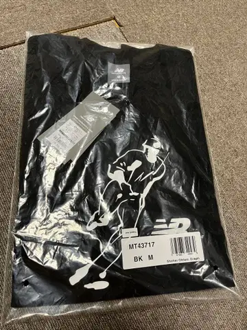 뉴발란스 반팔 T셔츠 오타니 쇼헤이 시그니처 로고 그래픽 T셔츠 블랙
