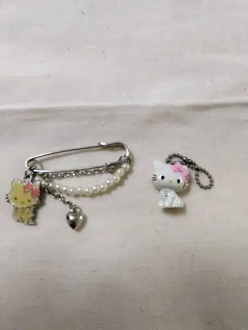 챠미 키티 브로치 & 키링 세트 헤이세이 레트로