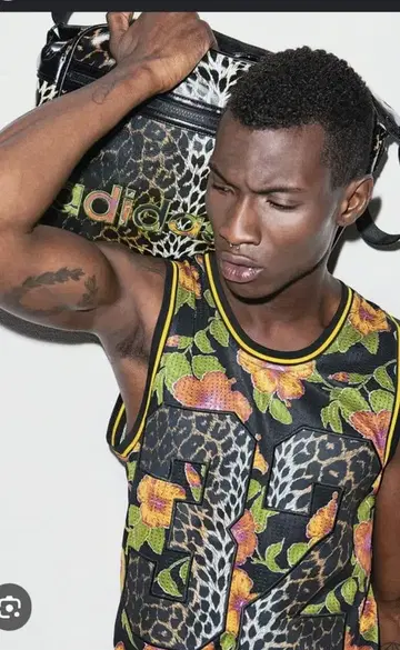 레어 adidas x Jeremy Scott 보타니컬 레오파드 무늬 탱크