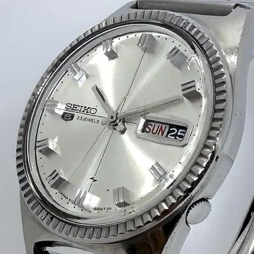 새상품급 SEIKO 5 23석 자동 와인딩 데이데이트 실버 다이얼 빈티지
