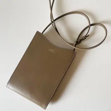 A.P.C. 가죽 넥 파우치 새상품급
