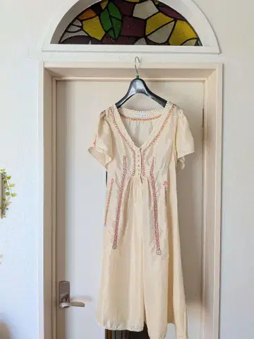 TSUMORI CHISATO 자수 반팔 원피스 실크 소재