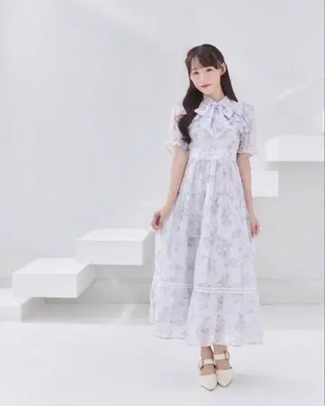 evelyn 라메 프릴 개더 꽃무늬 원피스 아이스 그레이 에블린