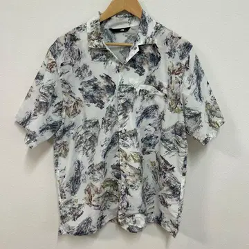 새상품급 THE NORTH FACE 올 패턴 반팔 셔츠 L 사이즈