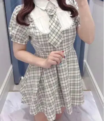 evelyn 넥타이 포함 턱 플리츠 원피스 반팔 원피스