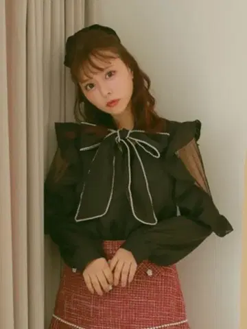 evelyn 펄 리본 시어 tp 블랙 상의