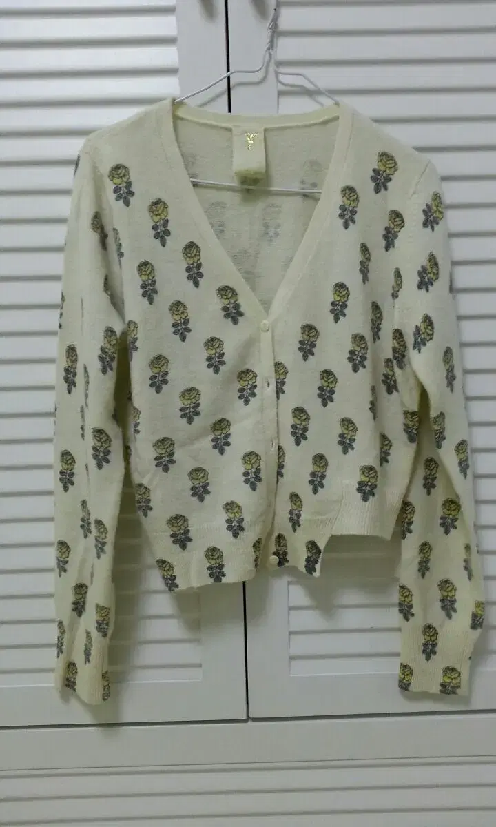 [55] Price reduction! [55] Ivory wool cardigan