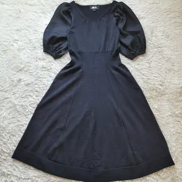 새상품급 JILLSTUART 플레어 니트 원피스 블랙 이소재 퍼프 슬리브