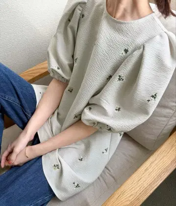 어반 리서치 도어스 퍼프 슬리브 자수 블라우스