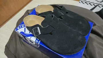 BIRKENSTOCK 보스턴 스웨이드 블랙 내로우 폭