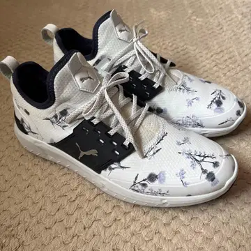 PUMA 꽃무늬 스니커즈 화이트