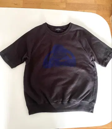 A.P.C. 프린트 반팔 맨투맨
