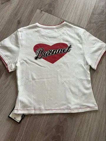 the Barnnet 백 하트 로고 코튼 T셔츠