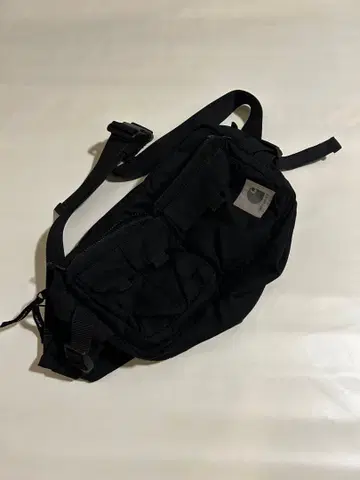 Carhartt WIP 바디백 웨스트 파우치 블랙