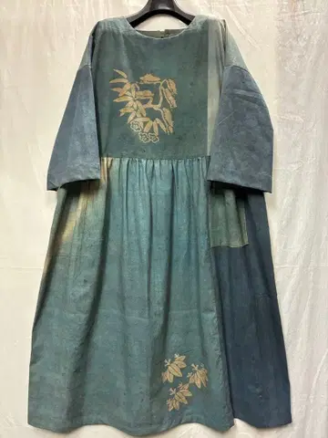 먹물 염색 감물 염색 빈티지 원단 통 그림 옅은 파랑색 루즈핏 원피스