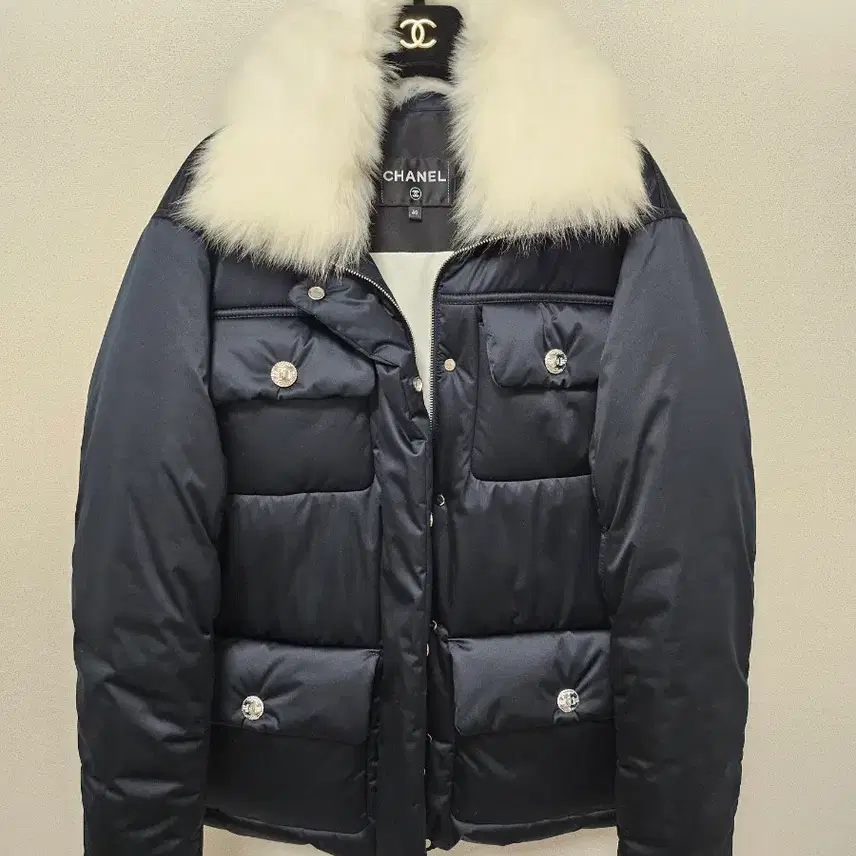 샤넬 23FW 코코네쥬 블랙 파카 패딩 (P74335) 사진 2