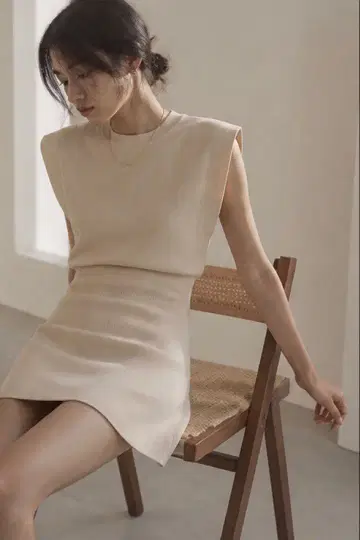 새상품급 ZARA 슬리브리스 썸머 니트 미니 원피스 아이보리